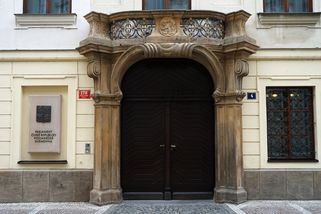 Příspěvek 2 000 Kč pro důchodce schytal ostrou kritiku. „Je to naprostá arogance,“ řekla šéfka Zelených
